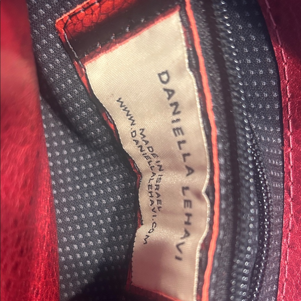 Elegant Red Striped Shoulder Bag - Picture 4 of 4
